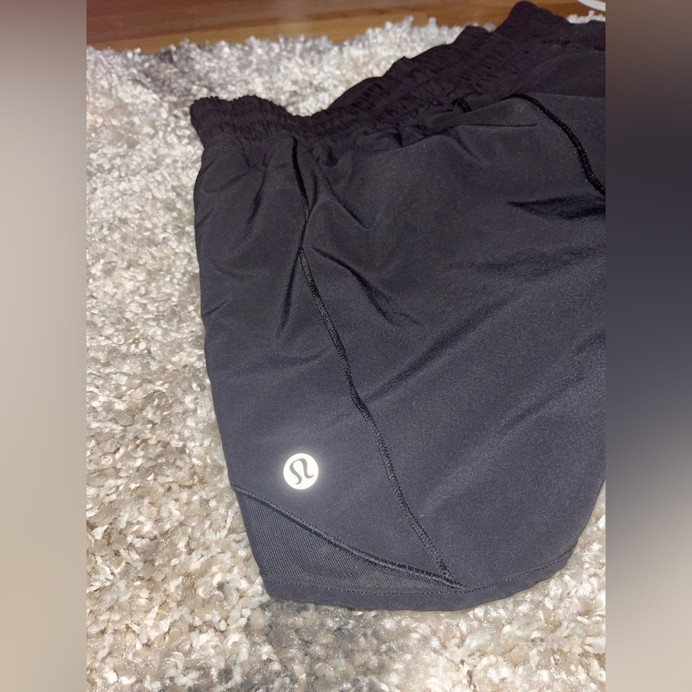 Lululemon Black high rise hotty hots shorts